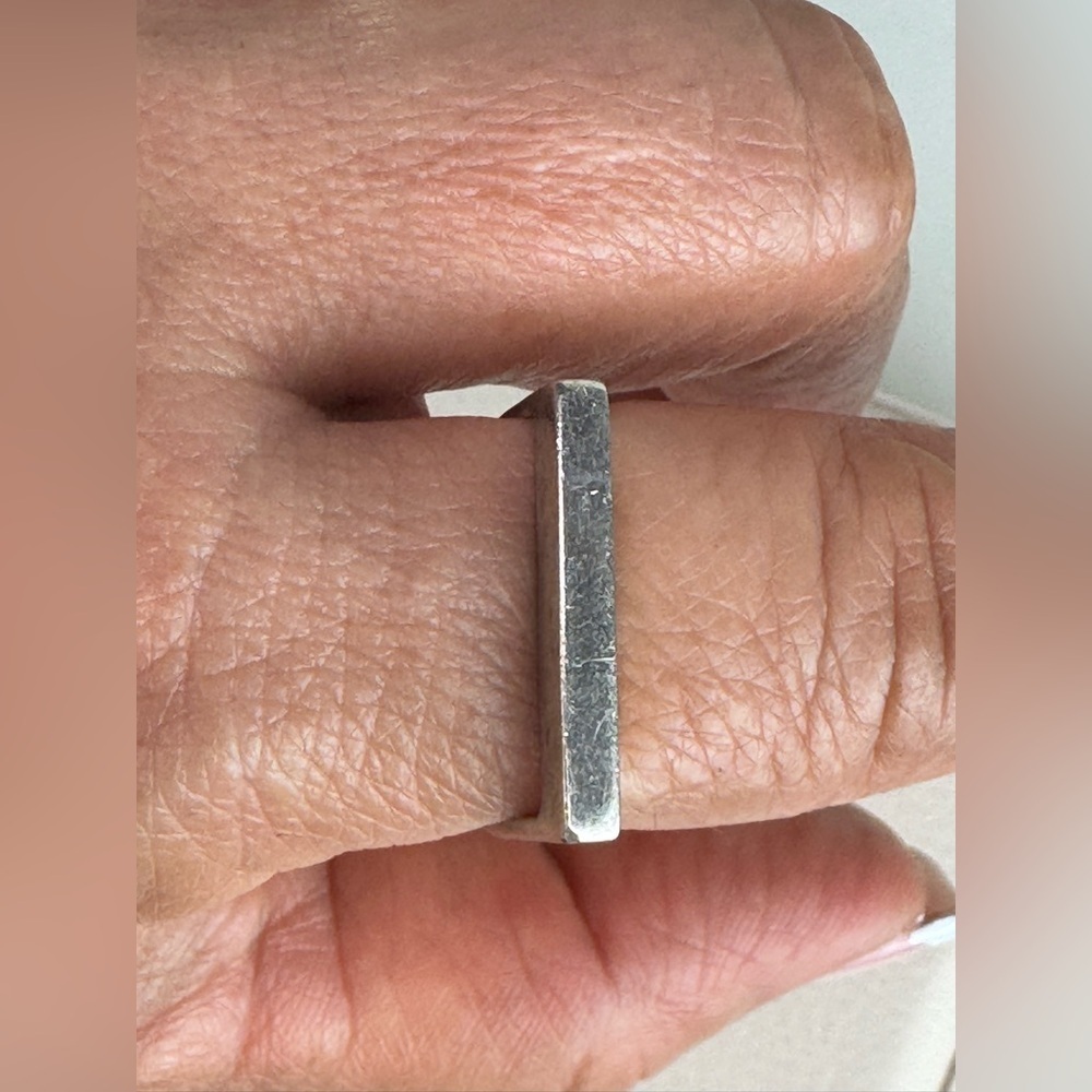 Gucci Sophisticated Silver Ring with Timeless Elegance